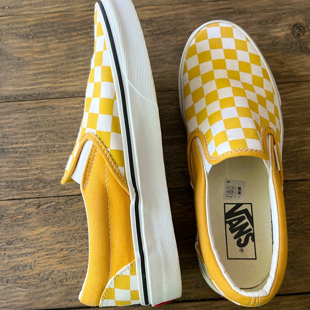 White checkered vans, size 7